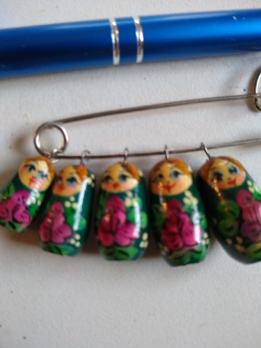 5 Mini Wooden Russian Dolls, Painted, pin brooch, Kilt style NICE!