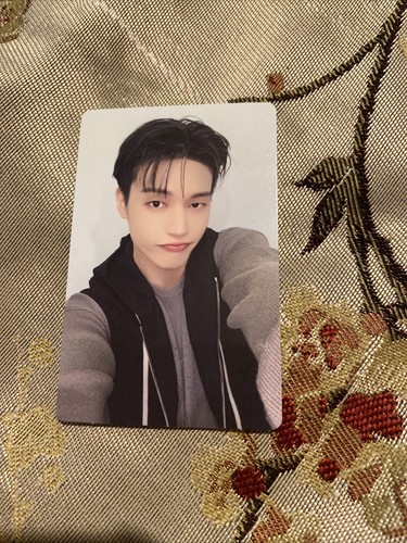 ATEEZ ホンジュン トレカ US hello82 Hongjoong Hug ATEEZ ホンジュン トレカ US hello82 Hongjoong Hug アイドルグッズ