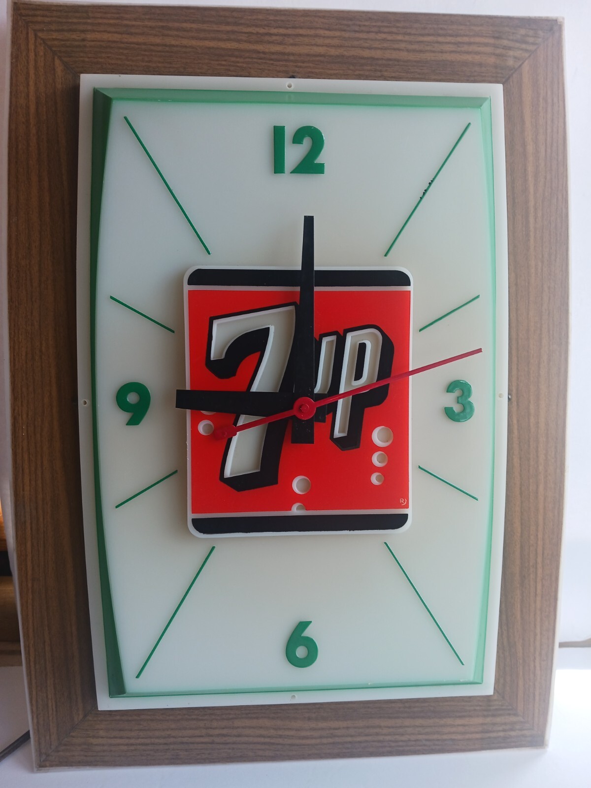 Beautiful Vintage 1967 7up Soda Pop Store lighted clock Sign