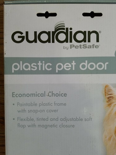 GUARDIAN BY PETSAFE PLASTIC PET DOOR FOR DOGS OR CATS MEDIUM UP TO 40 LBS WHITE