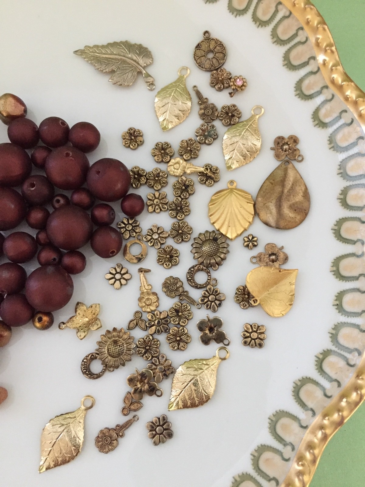 vintage loose beads brownish burgundy gold,Hong Kong plastic, metal flowers, lvs