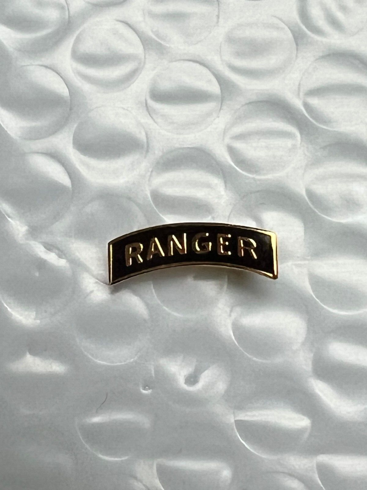 US ARMY  RANGER  TAB TEXT  HAT PIN MEASURES 7/8TH'S INCHES (EE P12018)