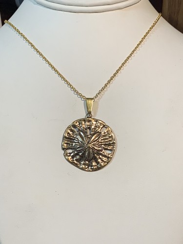 HUGE SALE** 50% OFF **EXQUISITE GOLD SAND DOLLAR SHELL NECKLACE W/18" CHAIN-NEW