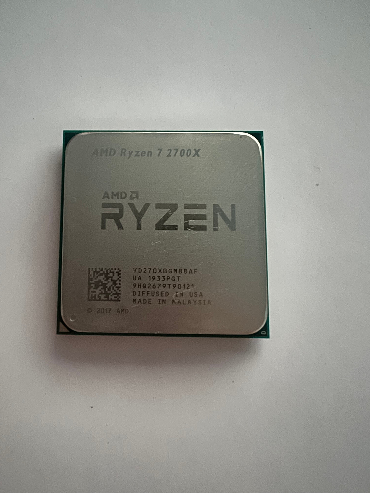 新品未使用 AMD CPU Ryzen 7 2700X Amazon.com: AMD Ryzen 7 2700X 3.7 GHz Eight-Core OEM CPU