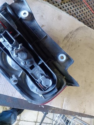Faro posteriore Sinistro NISSAN MICRA  2002-2006 Usato