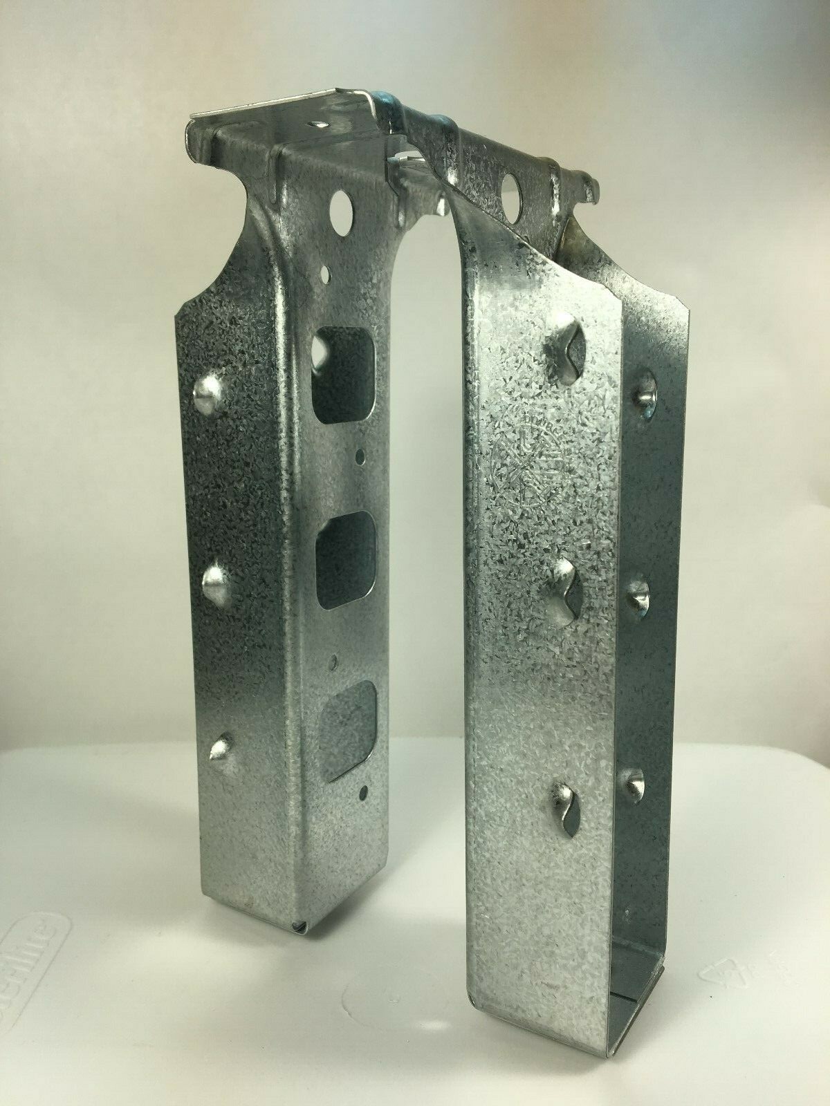 PAIR OF SIMPSON STRONG TIE 2X8 POST FRAME 20GA SADDLE JOIST HANGERS PFD28B 2EACH