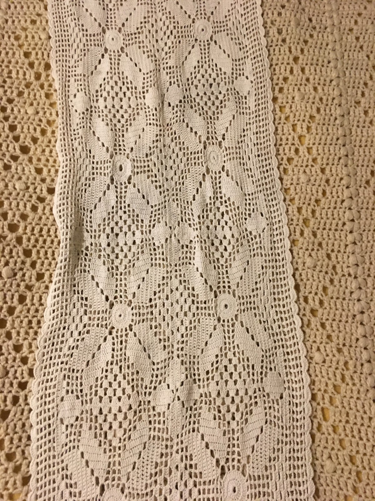 Vintage hand crochet bed scarf 80