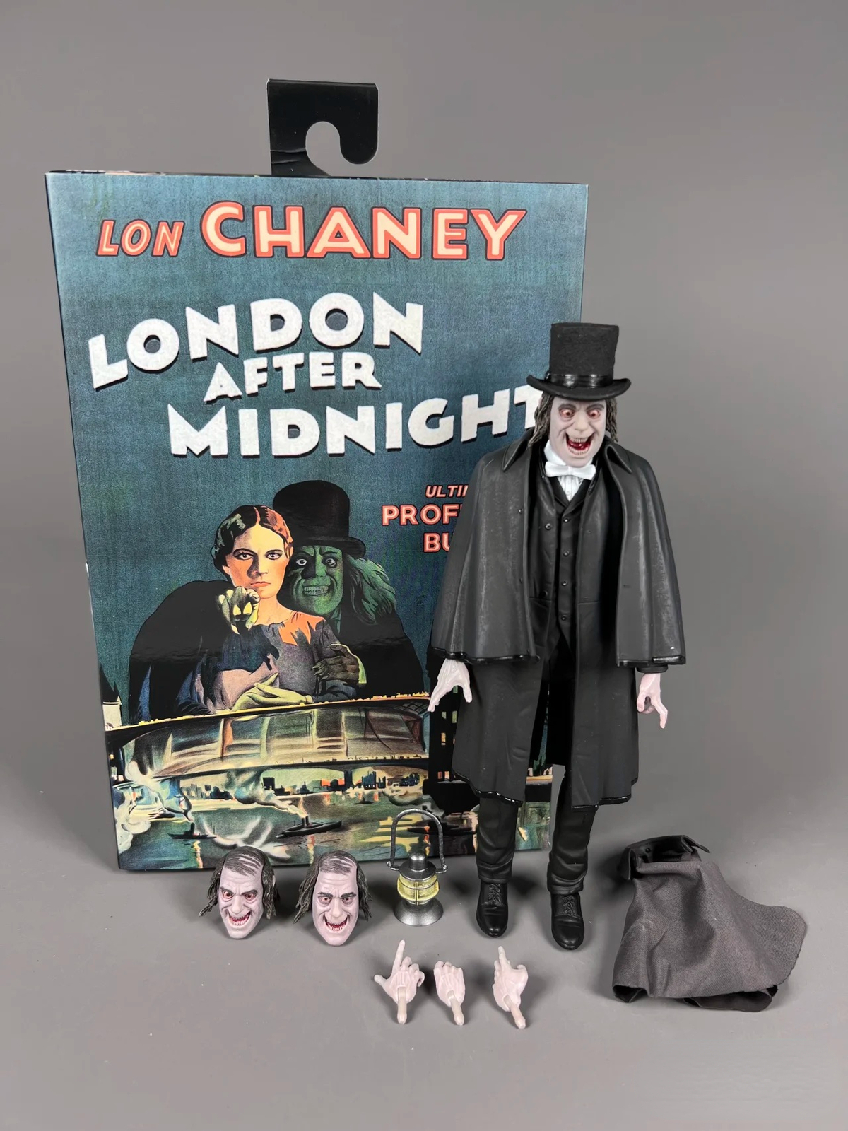 London after Midnight ビーバーハット NECA Amazon.com: NECA - London After Midnight - Edward C. Burke 7