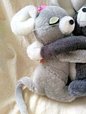 Vintage 1976 Dakin Gray Hugging Mice Plush Animals 11