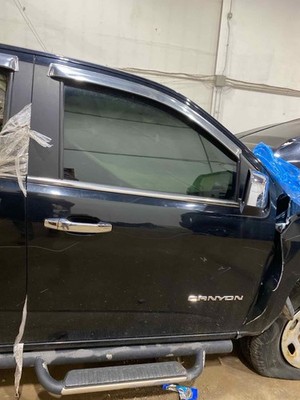 (LOCAL PICKUP ONLY) 15-22 GMC CANYON Front Door Passenger Side Right