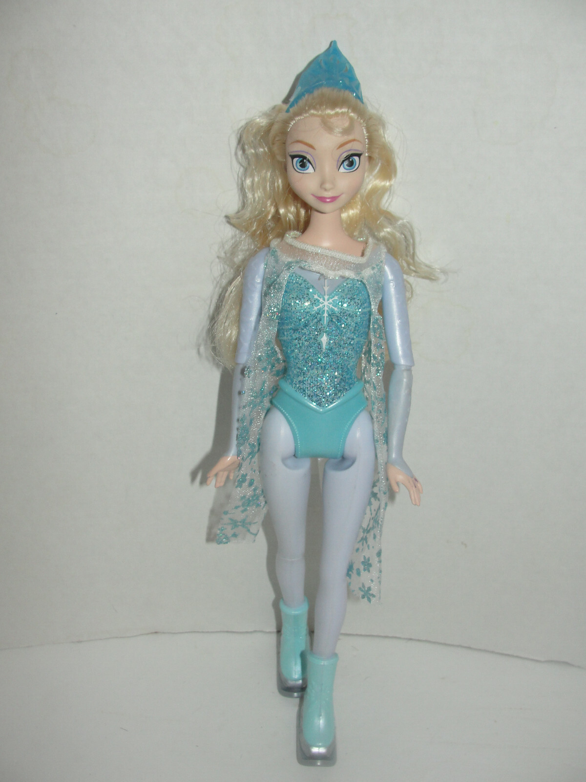 Disney Frozen Ice Skating Princess Elsa Doll Articulated Mattel Snow Cape