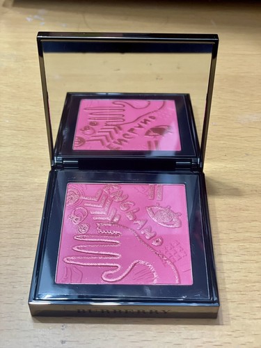 BURBERRYシルク&ブルームブラッシュパレット Burberry Beauty / シルク＆ブルーム ブラッシュパレットの公式