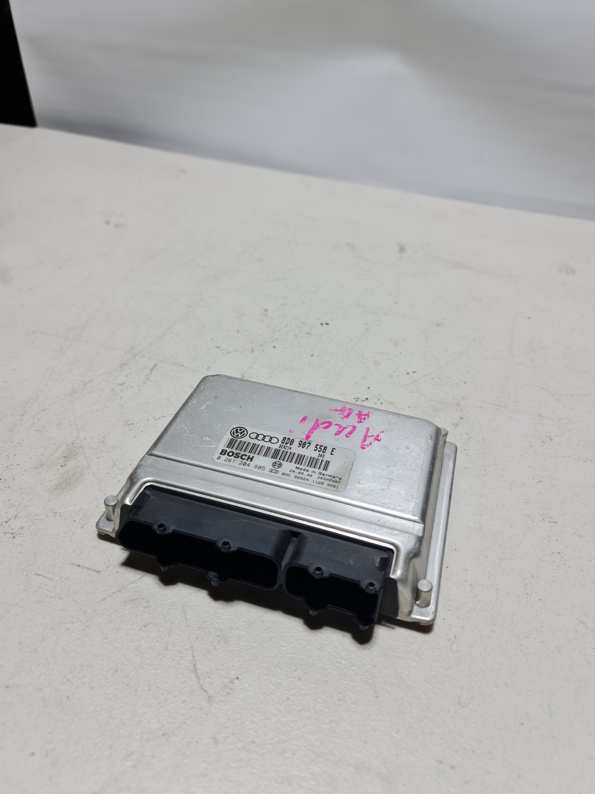 0 Unknown Engine Control Unit ECU 8D0907558E 0261204805 image 2