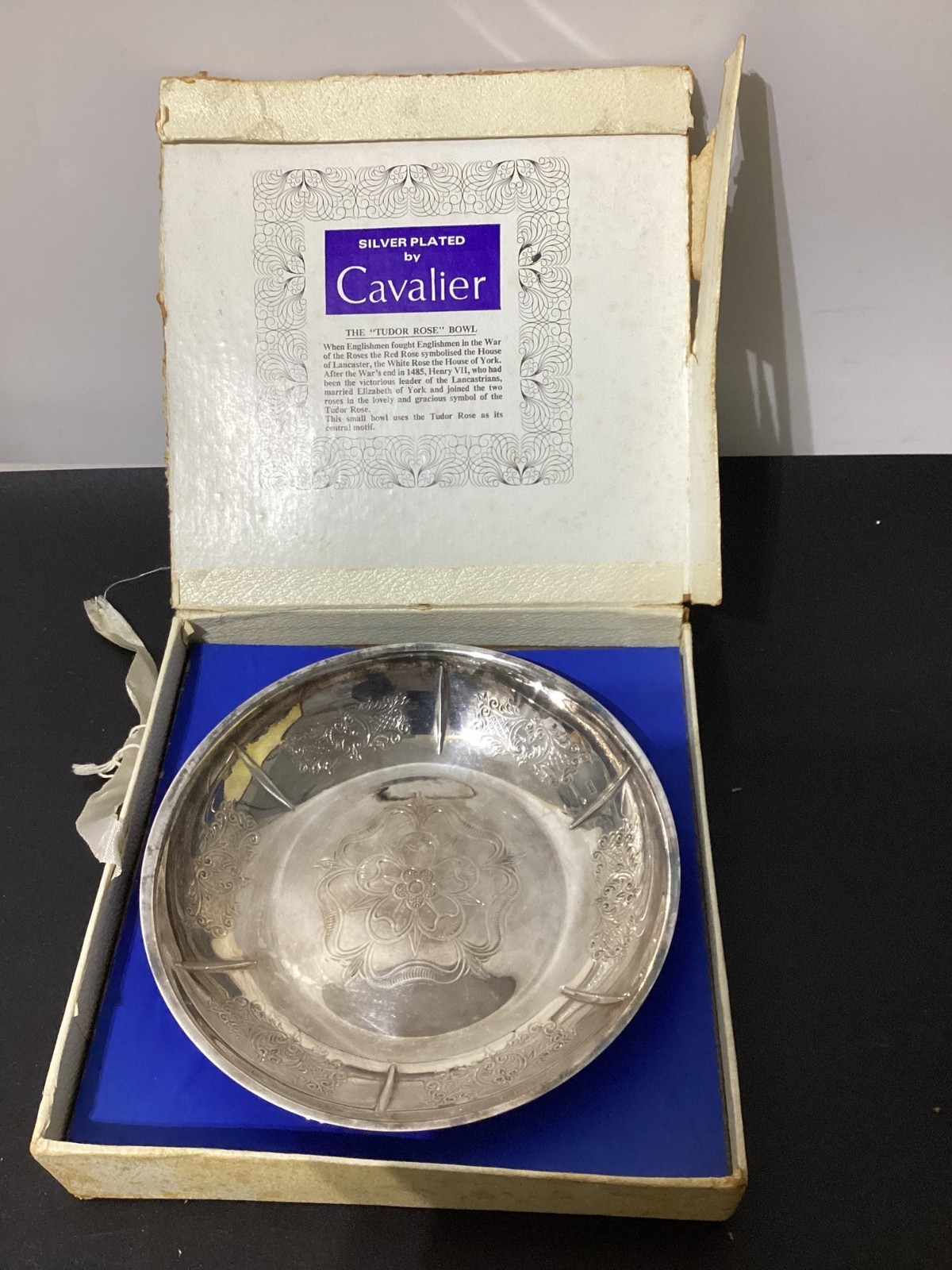 Vintage Cavalier Silver plate Bowl The Tudor Rose 6.5" England Original box D4