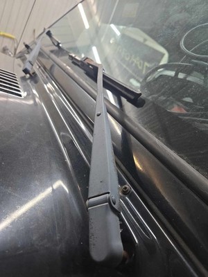 Used Left Wiper Arm fits: JEEP WRANGLER 97 98 99 00 01 02 03 04 05 06