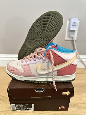Nike Social Status Dunk Strawberry Milk Size 10