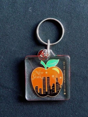 Red Big Apple New York With Skyline Metal Keychain Souvenir Key Ring
