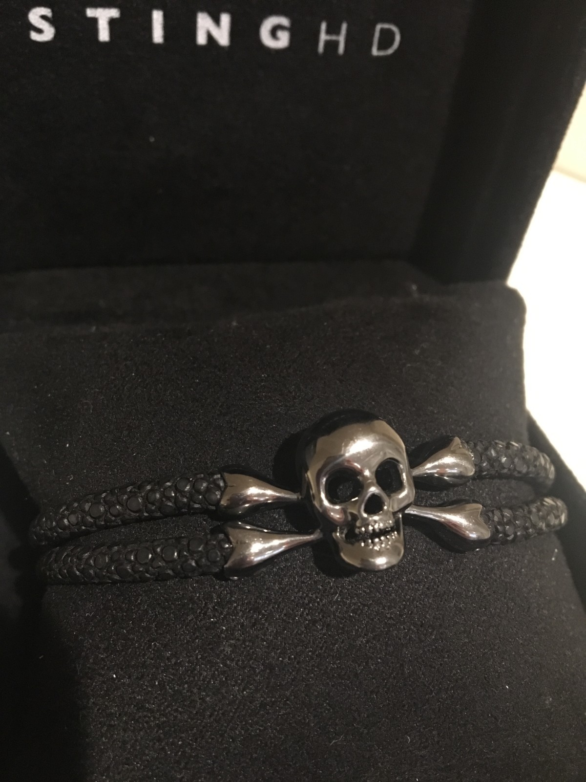 sting hd B430 bracelet (black platinum plated skull) *only preowned on market*