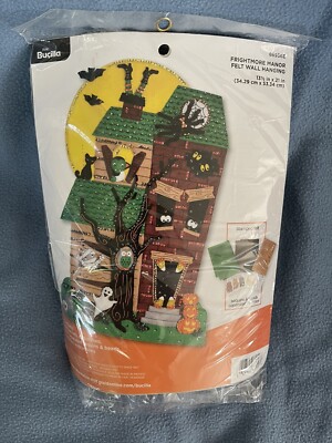 NEW Frightful Manor Haunted House Halloween Felt Wall Hanging Kit 86956E Bucilla