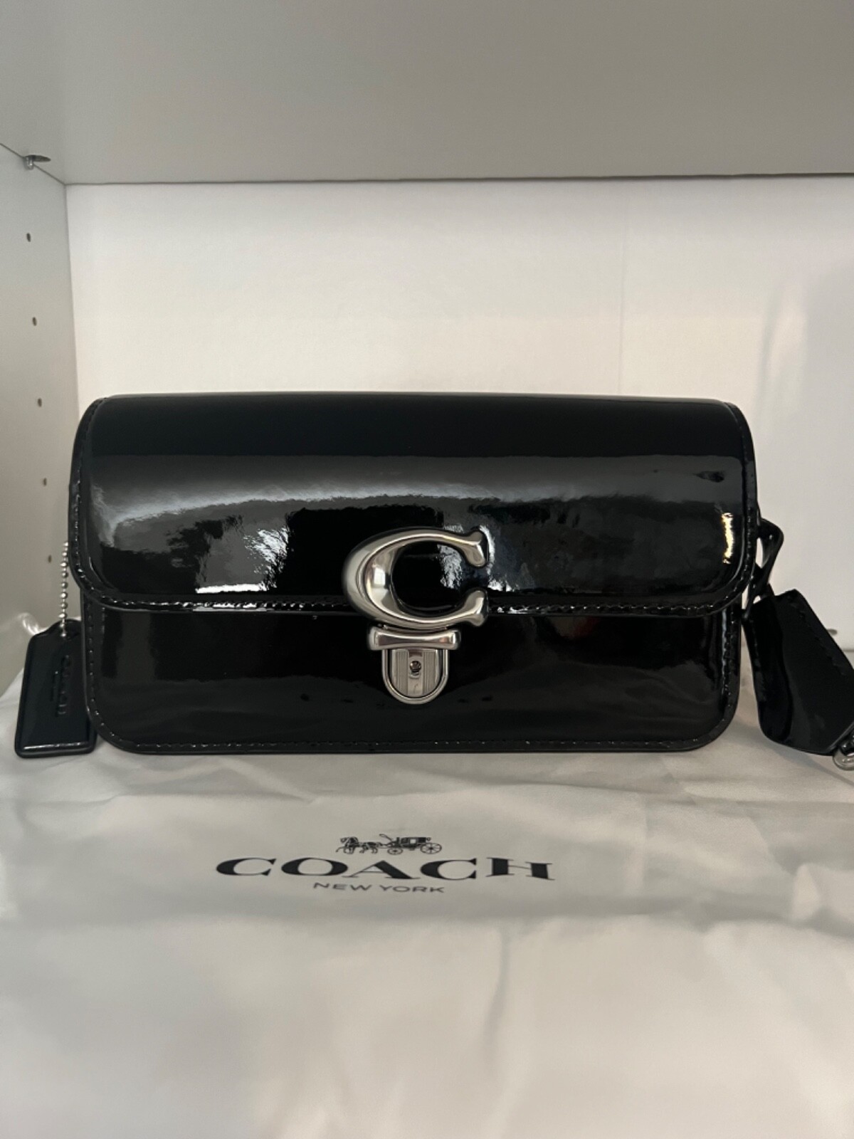 バッグ Coach Patent Leather Turnrock mini Pouch Coach Patent Leather Turnrock mini Pouch バッグ