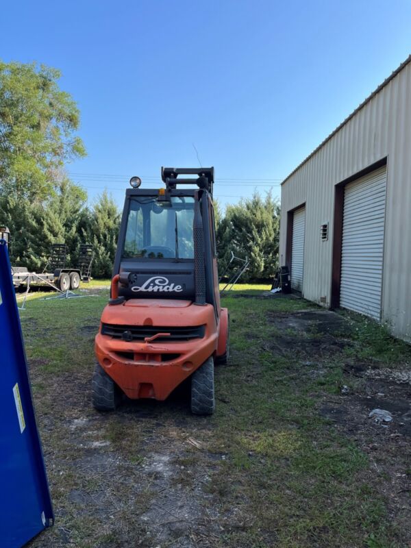 1993 Linde sit down closed cab forklift with Perkins Diesel