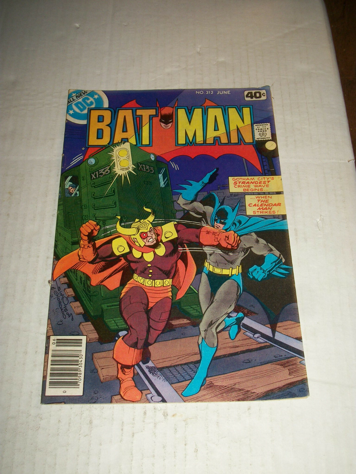 DC Comics BATMAN 312 (1979) Calendar Man Appearance in New Costumeの