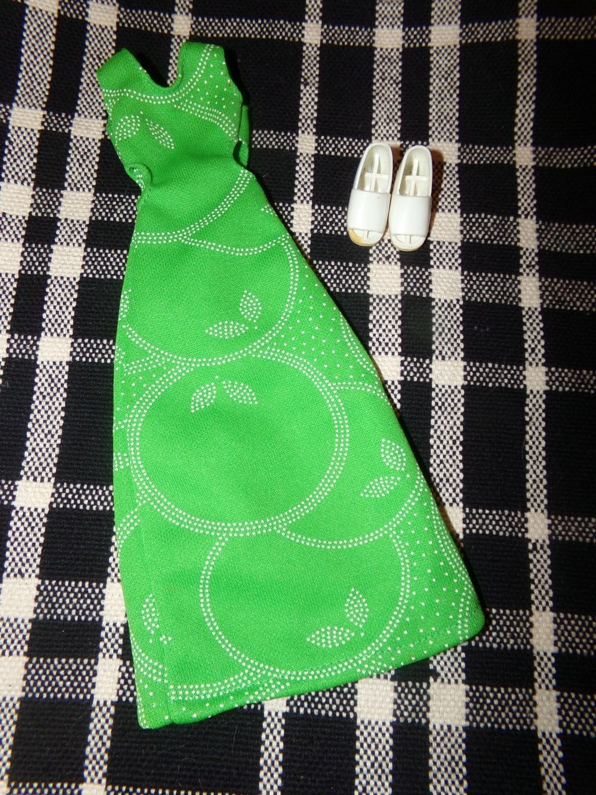 Vintage Kenner 1976 Bionic Woman Action Figure doll in Lime Lite Outfit