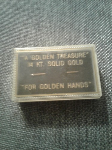Rare Vintage SOLID 14kt Yellow GOLD SEWING NEEDLE in ORIGINAL BOX