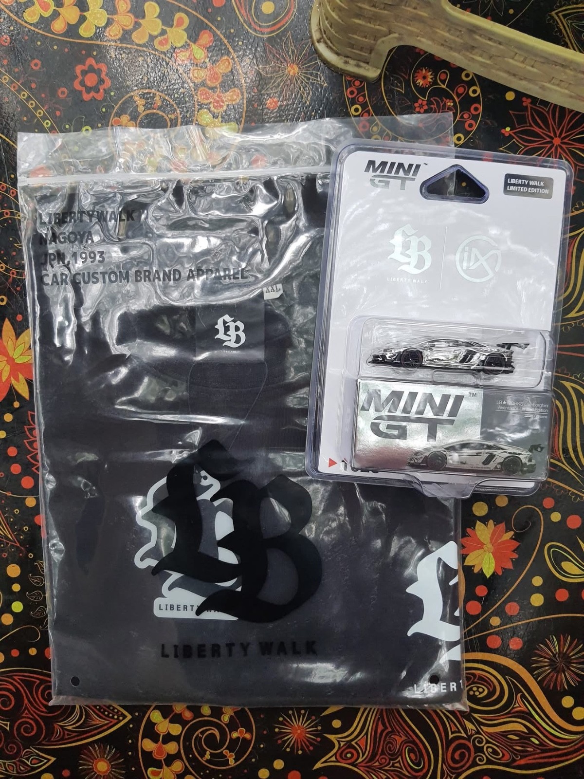 Mini GT #1023 LB Works Lamborghini Aventador - Silver Chrome