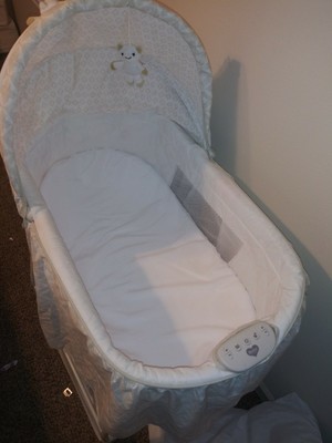 simmons elite gliding bassinet peacock