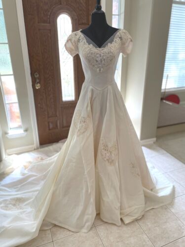 Vintage 1950s Classic Silk Wedding Gown - White Silk over Pink Silk - Beautiful
