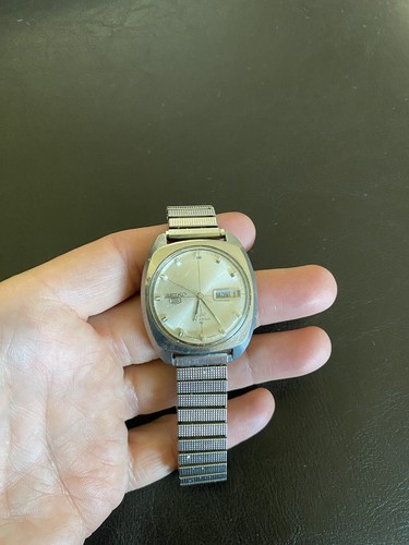 Vintage 1967 Seiko 5 DX 6106-7010 Watch Automatic 25 Jewels Silver