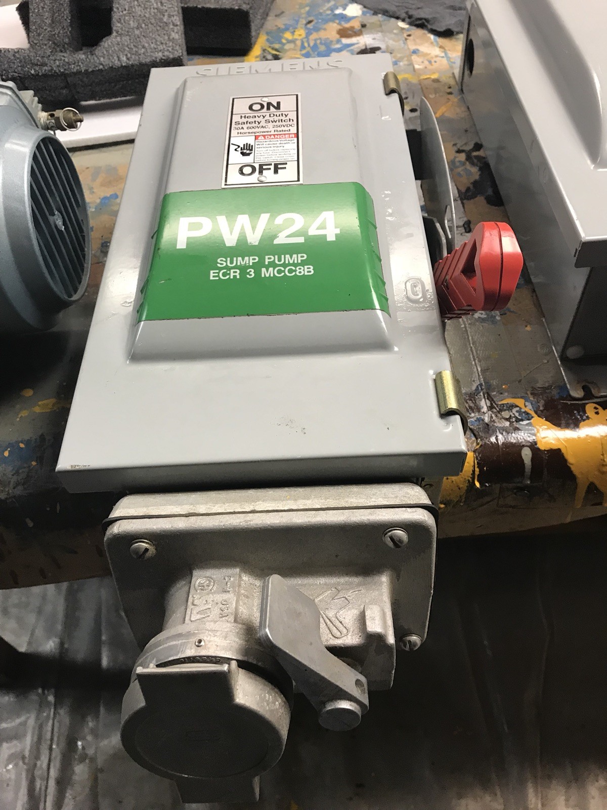 1 used siemens heavy duty safety switch cat. no. HF361JCH 30Amp, 600volts