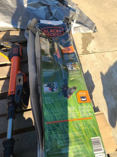 BLACK+DECKER LSTE523 20V MAX Lithium-Ion Easyfeed Cordless String Trimmer / Edge