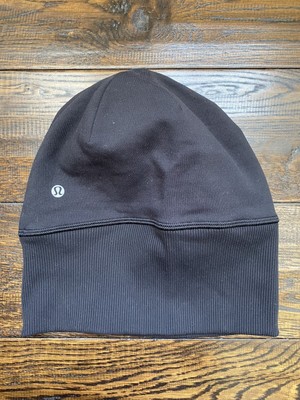 lululemon hat with ponytail hole