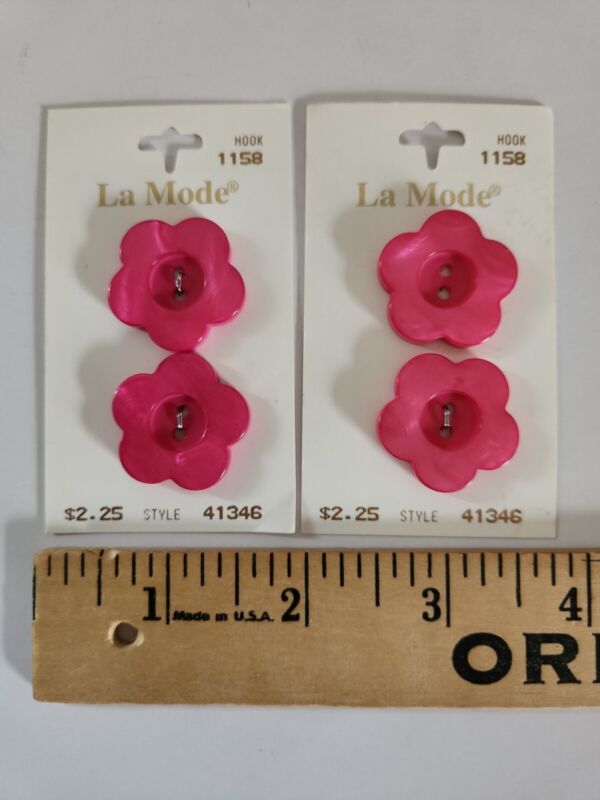 Lot of 2 New on Cards HOT PINK FLOWER La Mode 1” Plastic Buttons #41346 4 Total