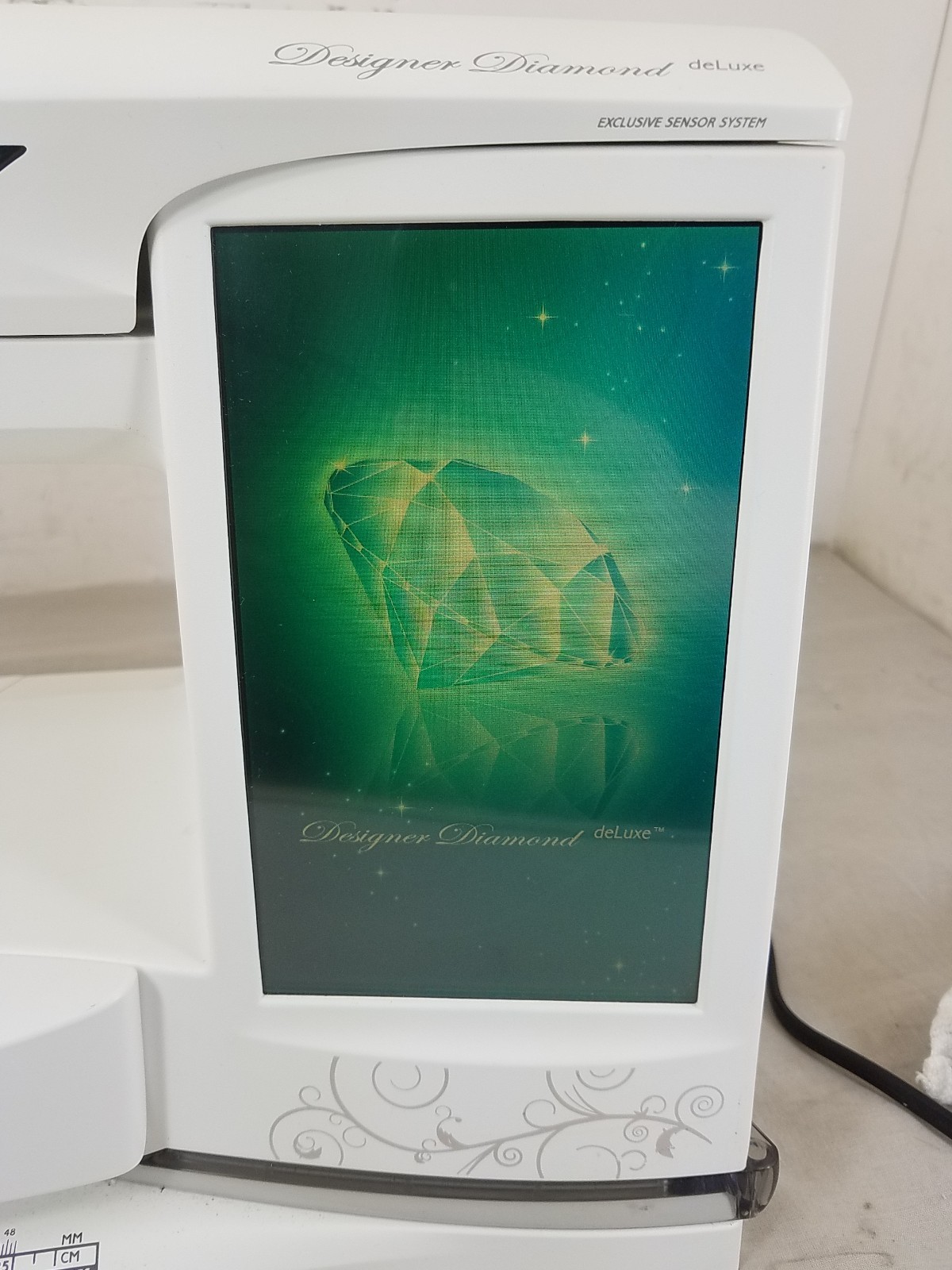 Husqvarna Viking Designed Diamond Deluxe Embroidery Sewing Machine +Accessories