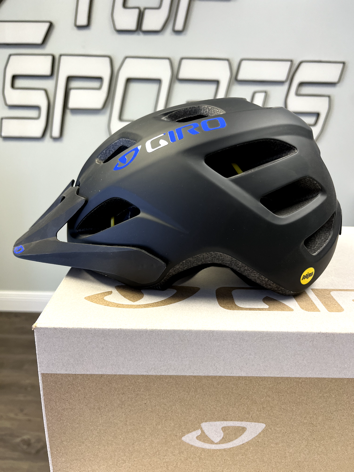 GIRO VERCE MIPS MTB CYCLING HELMET (Universal Women Size) Blk Elec Purple