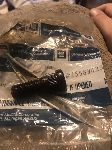 Gm nos 15589423 wheel stud fits 96-99 suburban yukon 96-00