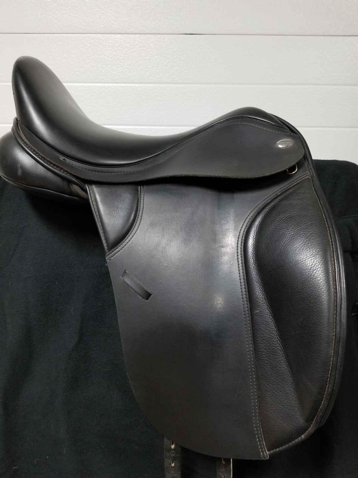 17.5 THOROWGOOD T8 Dressage Saddle