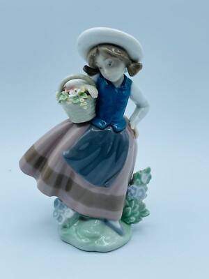 Lladro #5221 ''Sweet Scent '' Girl w/ Flower Basket Jose Pacha Spain Retired 2018