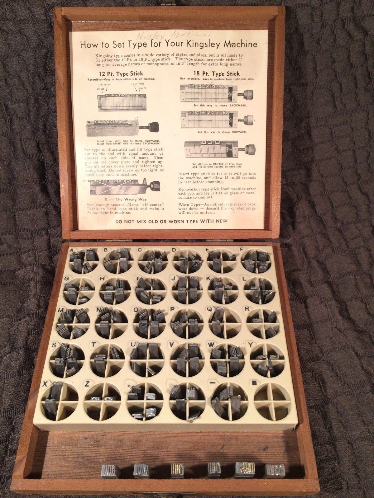 KINGSLEY HOT FOIL MACHINE TYPE FONT LETTERS HUXLEY VERTICAL SORTED