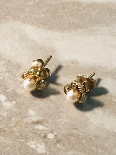2 Pair Of 14k Yellow Gold Earrings .