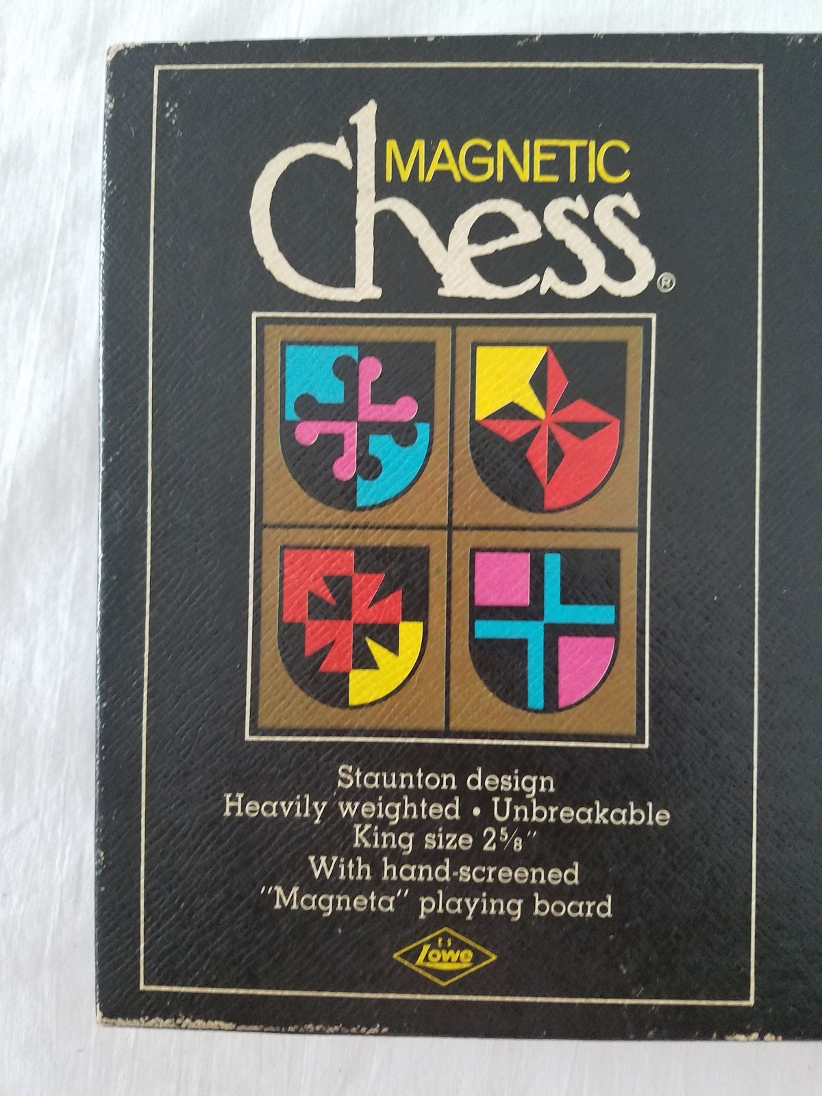 TOURNAMENT MAGNETIC CHESS VINTAGE 1968 E.S. LOWE 815 STAUNTON PLASTIC CHESSMEN