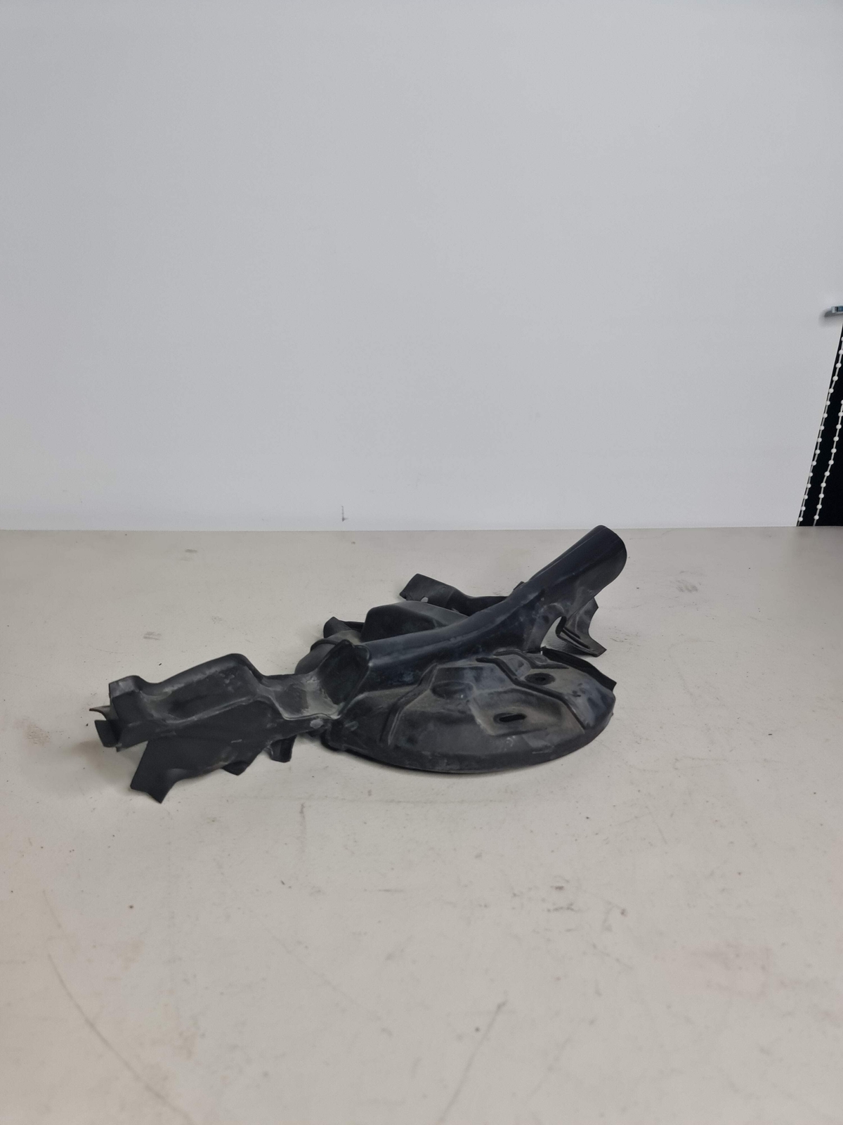 0 Bmw 2015-2020 51-76-8-066-662 51768066662 Right Engine Hood Sealing 8066662 image 2