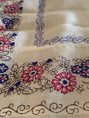 VTG 100% Virgin Wool Scarf Folk FLORAL White Japan WPL 34191