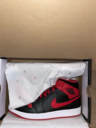 スニーカー Nike Air Jordan 1 Mid Alternate Bred DQ8426-060 Air Jordan 1 Mid 'Alternate Bred 2022' DQ8426-060