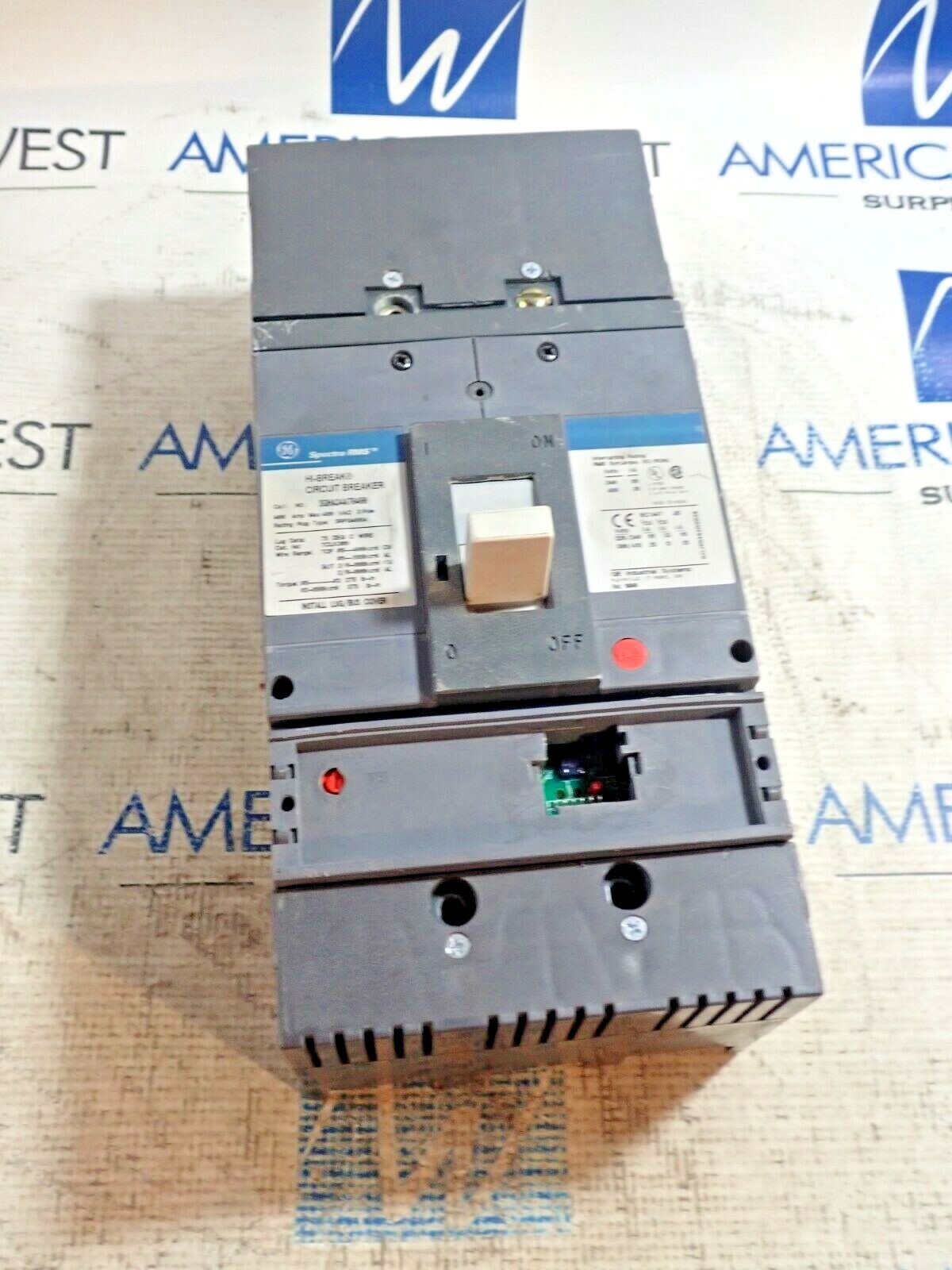 イプヘケ GE SGHA34AT0400 400 Amp 3P 480V Spectra Circuit Breaker
