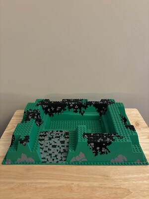 Lego 1995 Vintage Royal Knight s Castle Original Green Base Plate Set 6090