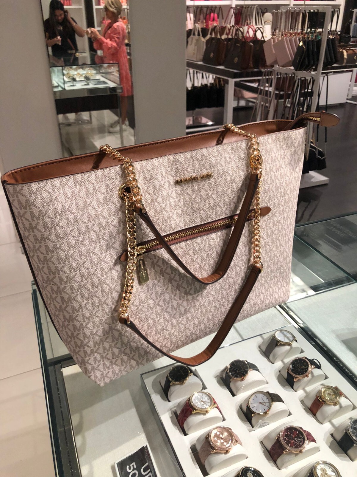 MICHAEL KORS JET SET ITEM LARGE FRONT POCKET CHAIN TOTE BAG 